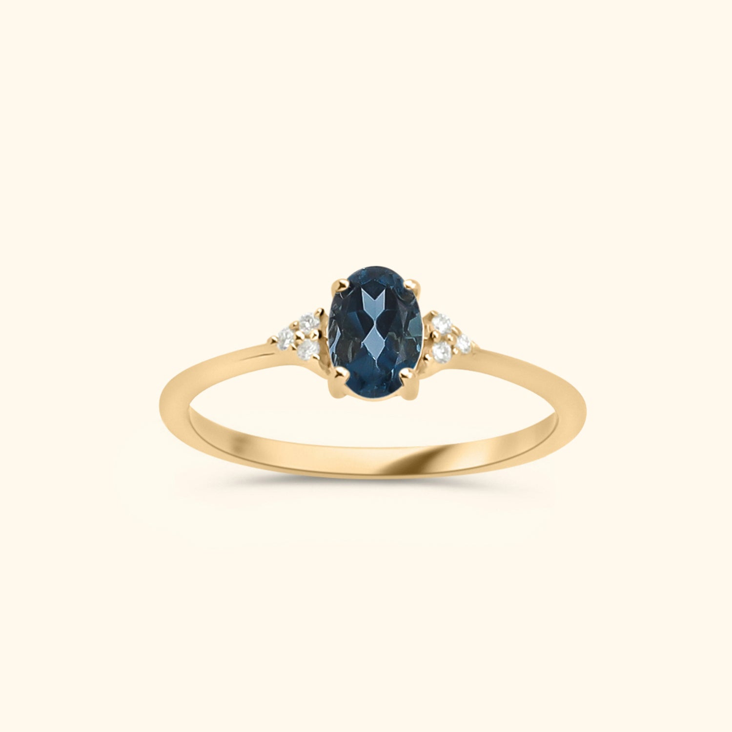 Tanja London Blue Topaz ring van 9 karaat goud met ovale blauwe edelsteen en diamantjes – Josephina Jewelry